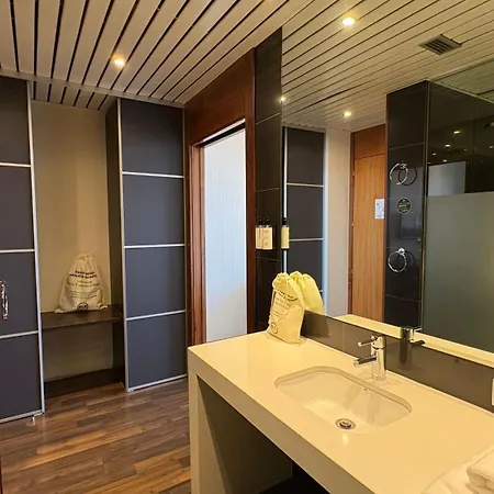 Ξενοδοχείο B&B Hotel Burgos 4*