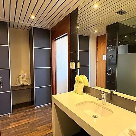 B&B Hotel Burgos Ξενοδοχείο 4*
